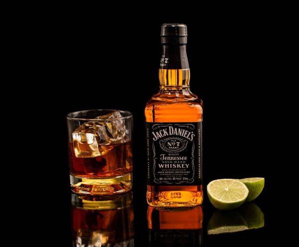 Guide ultime pour offrir rhum et whisky en cadeau